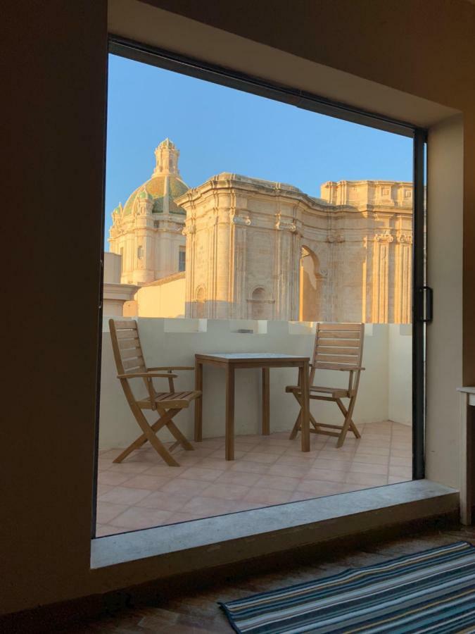 Central Cathedral Penthouse Apartment ตราปานี ภายนอก รูปภาพ